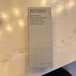 BeautyCounter skin twin featherweight foundation. Medium 340.